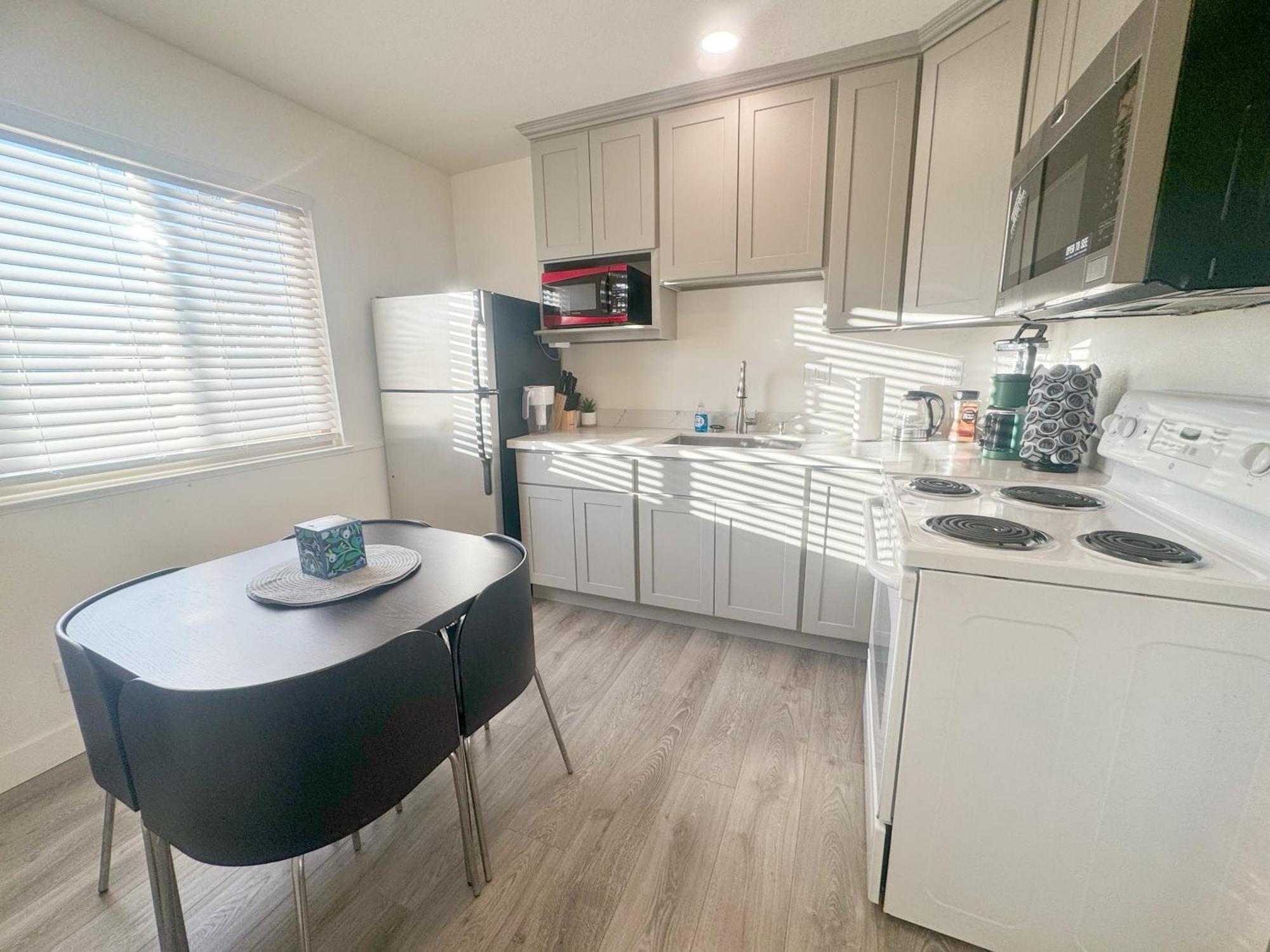 2br With Brand New Super Quite Ac, Washer, Dryer, Free Ev Station, Free Parking In Cupertino
